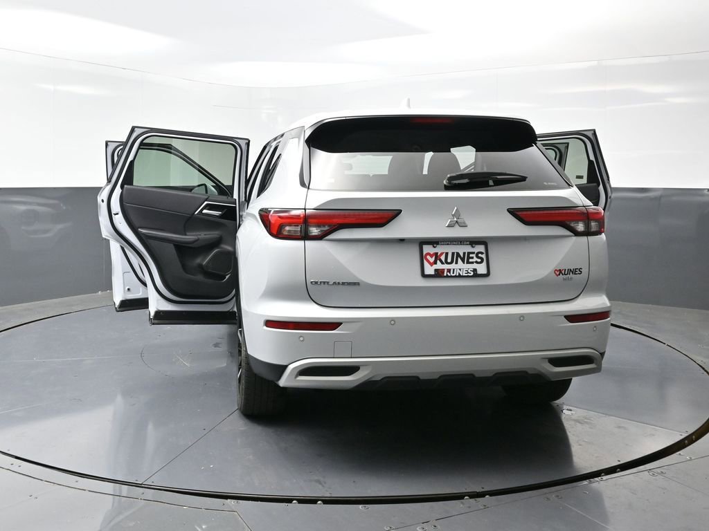 Used 2024 Mitsubishi Outlander SE image 59