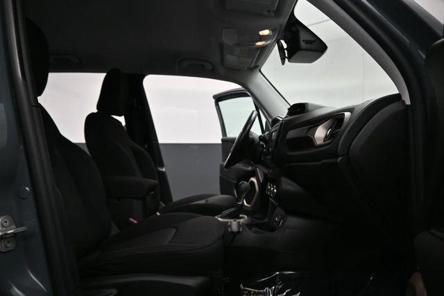 Used 2016 Jeep Renegade Latitude FWD image 20