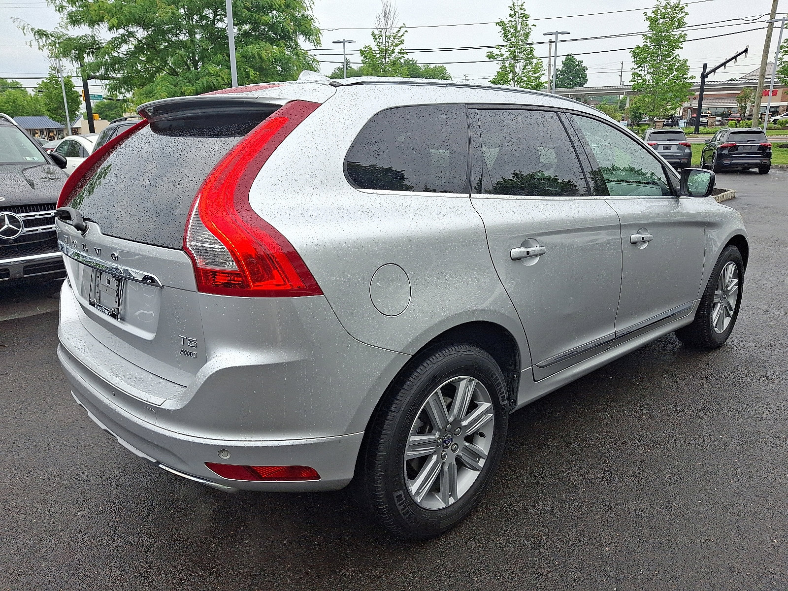 Used 2017 Volvo XC60 T5 Inscription w/ Preferred Option Package AWD/4WD image 6