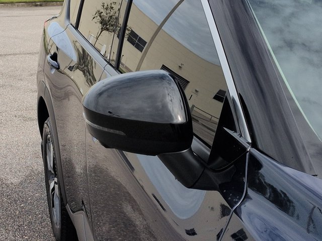 Used 2025 Nissan Rogue SL FWD image 13