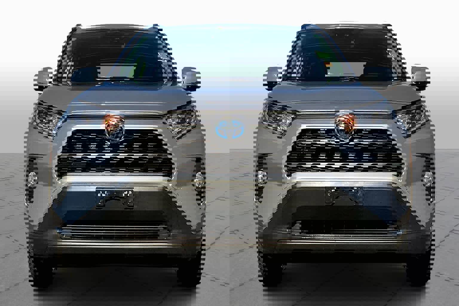 Used 2020 Toyota RAV4 XLE image 3