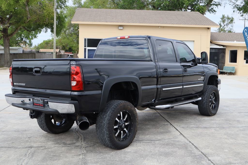 Used 2006 Chevrolet Silverado 2500 LT w/ Heavy-Duty Power Package image 9