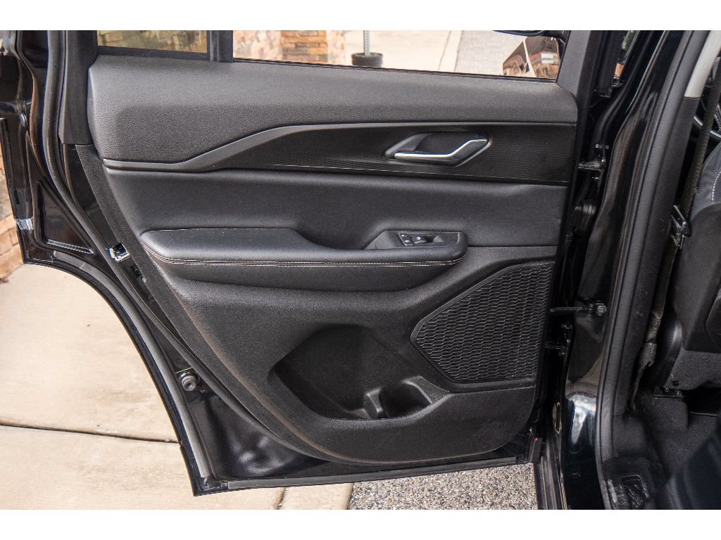 Used 2023 Jeep Grand Cherokee Laredo AWD/4WD image 19