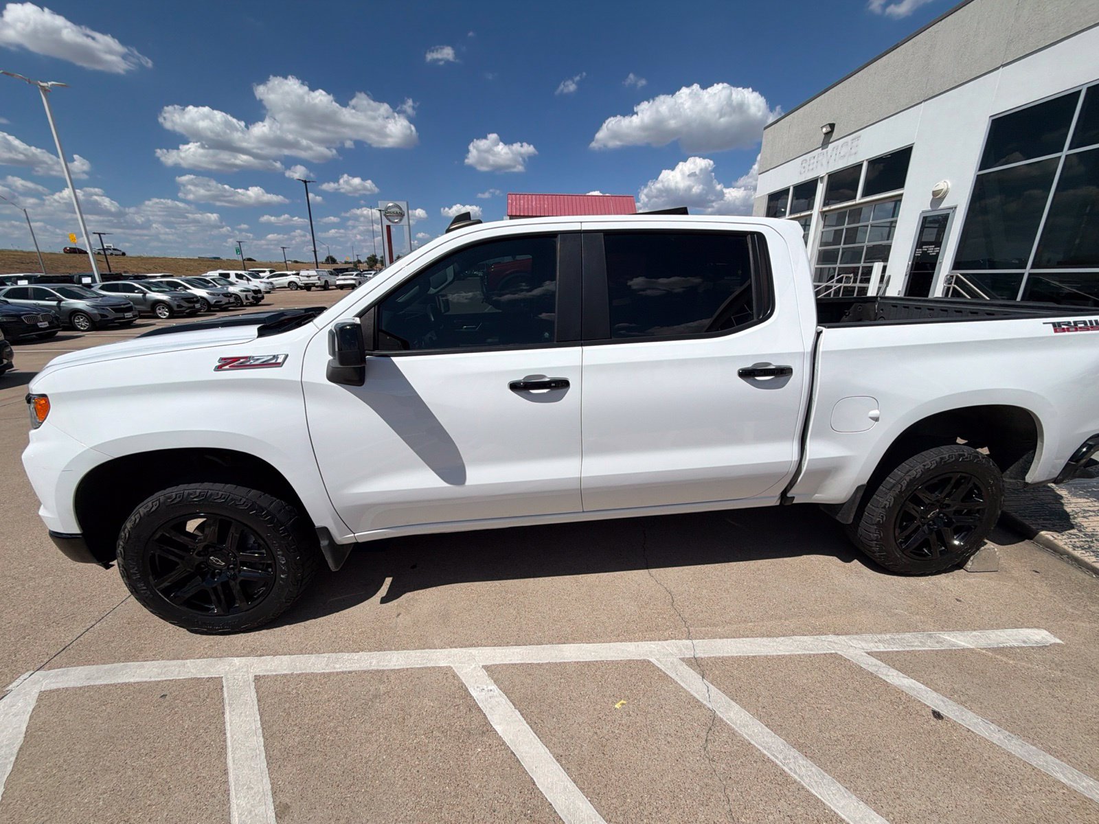 Used 2024 Chevrolet Silverado 1500 LT Trail Boss w/ Convenience Package II AWD/4WD image 2