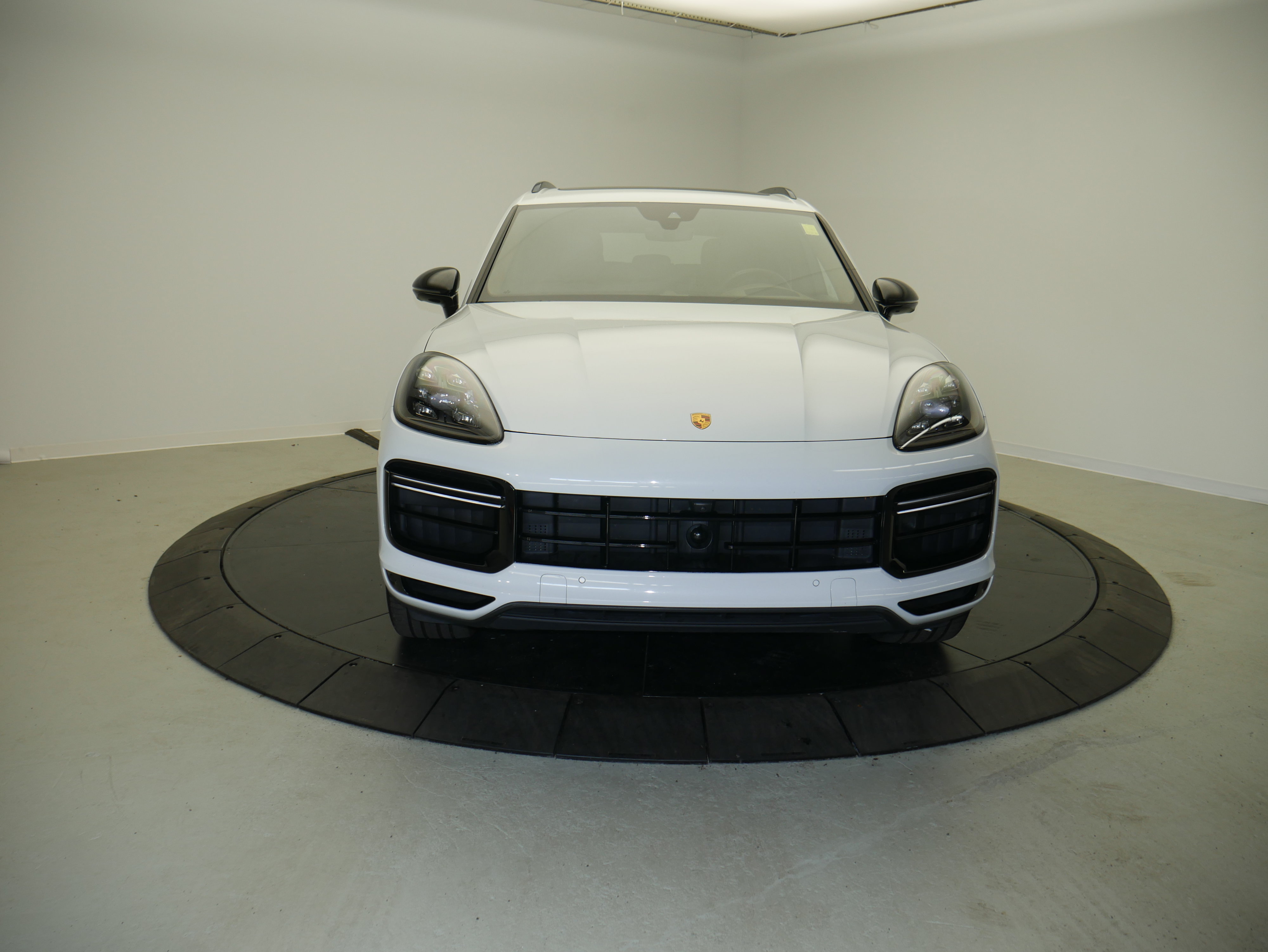 Certified 2023 Porsche Cayenne Turbo AWD/4WD image 10