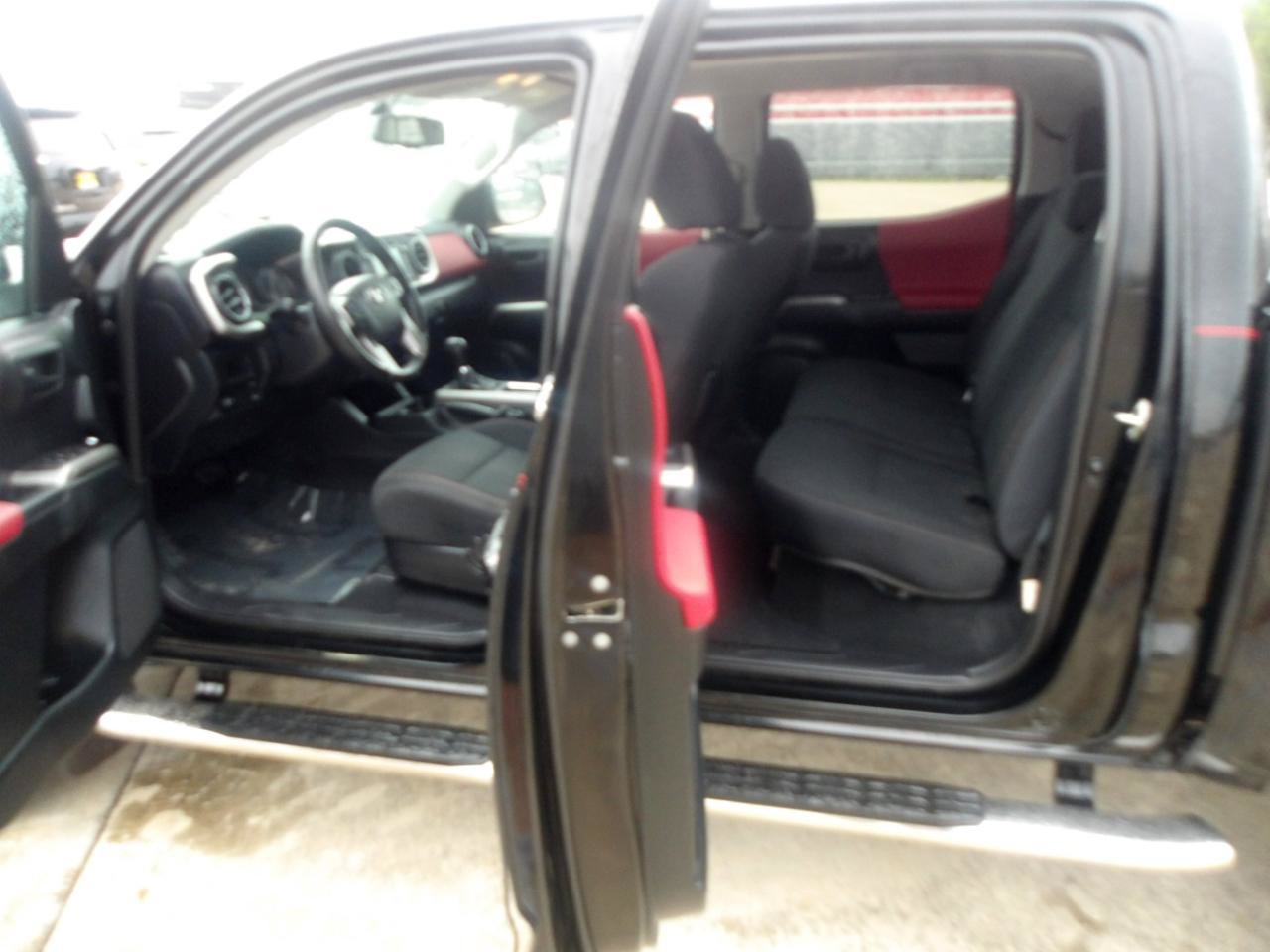 Used 2017 Toyota Tacoma SR5 w/ Tow Package RWD image 15