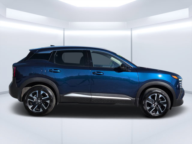 Used 2026 Nissan Kicks SR FWD image 2