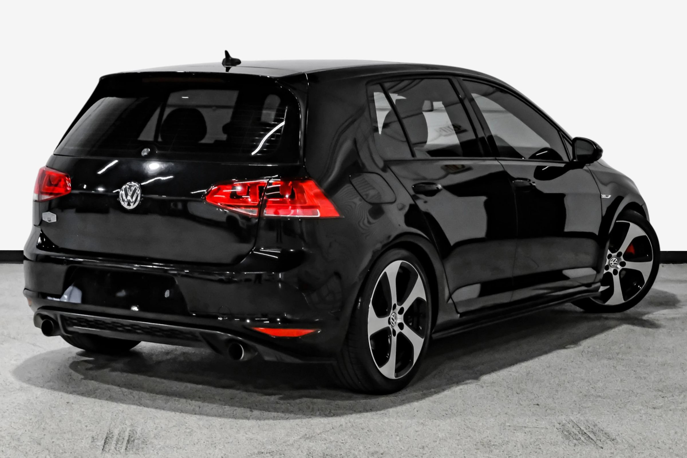 Used 2016 Volkswagen GTI SE FWD image 6