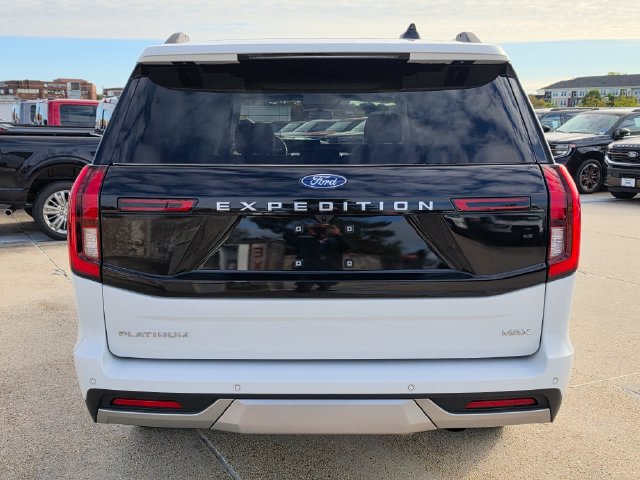 Used 2025 Ford Expedition Max Platinum w/ Driver's Package AWD/4WD image 6