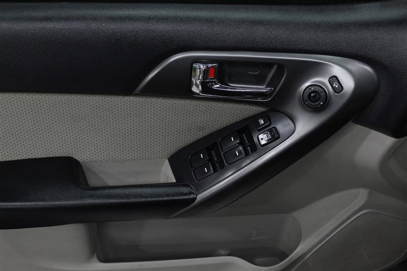Used 2013 Kia Forte EX FWD image 15