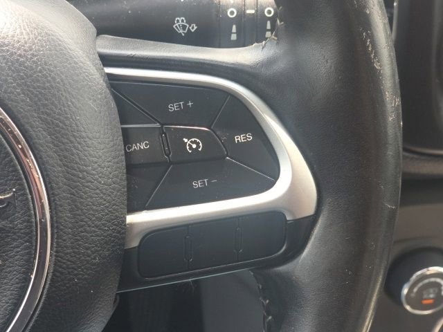 Used 2018 Jeep Compass Latitude FWD image 36