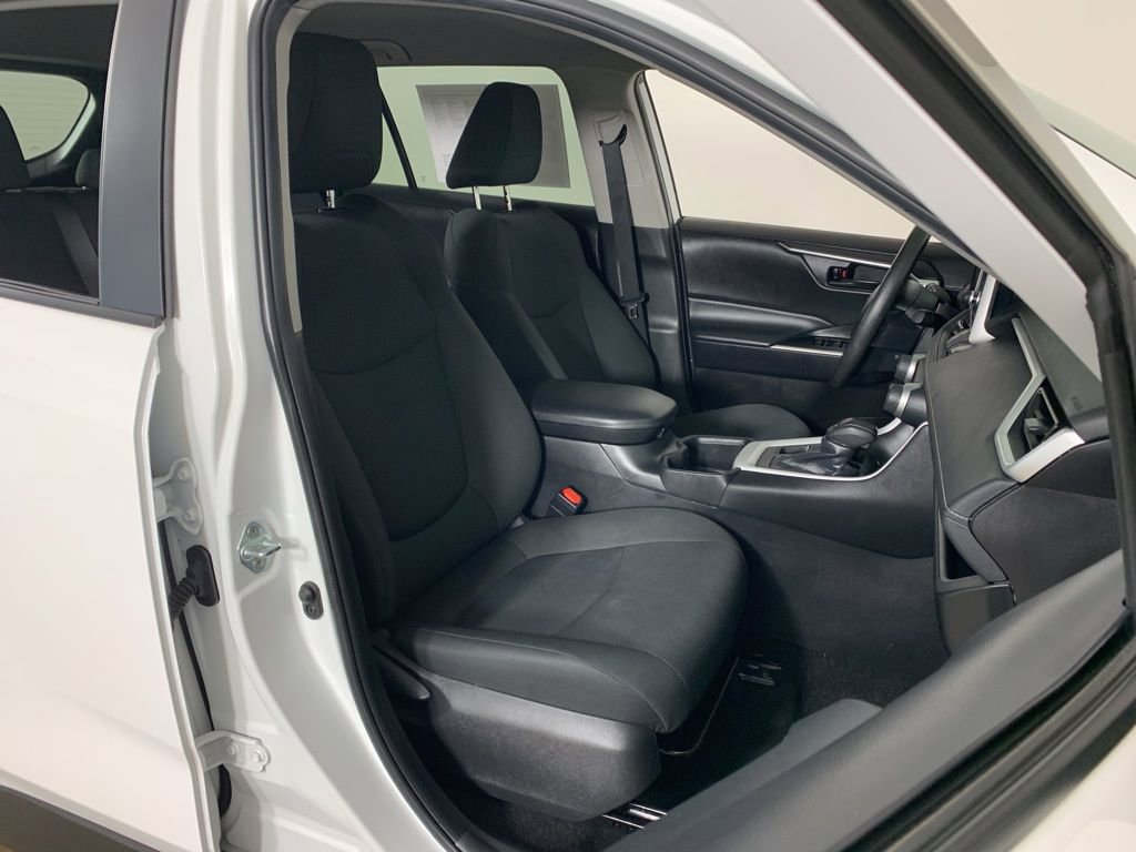 Used 2024 Toyota RAV4 LE AWD/4WD image 36