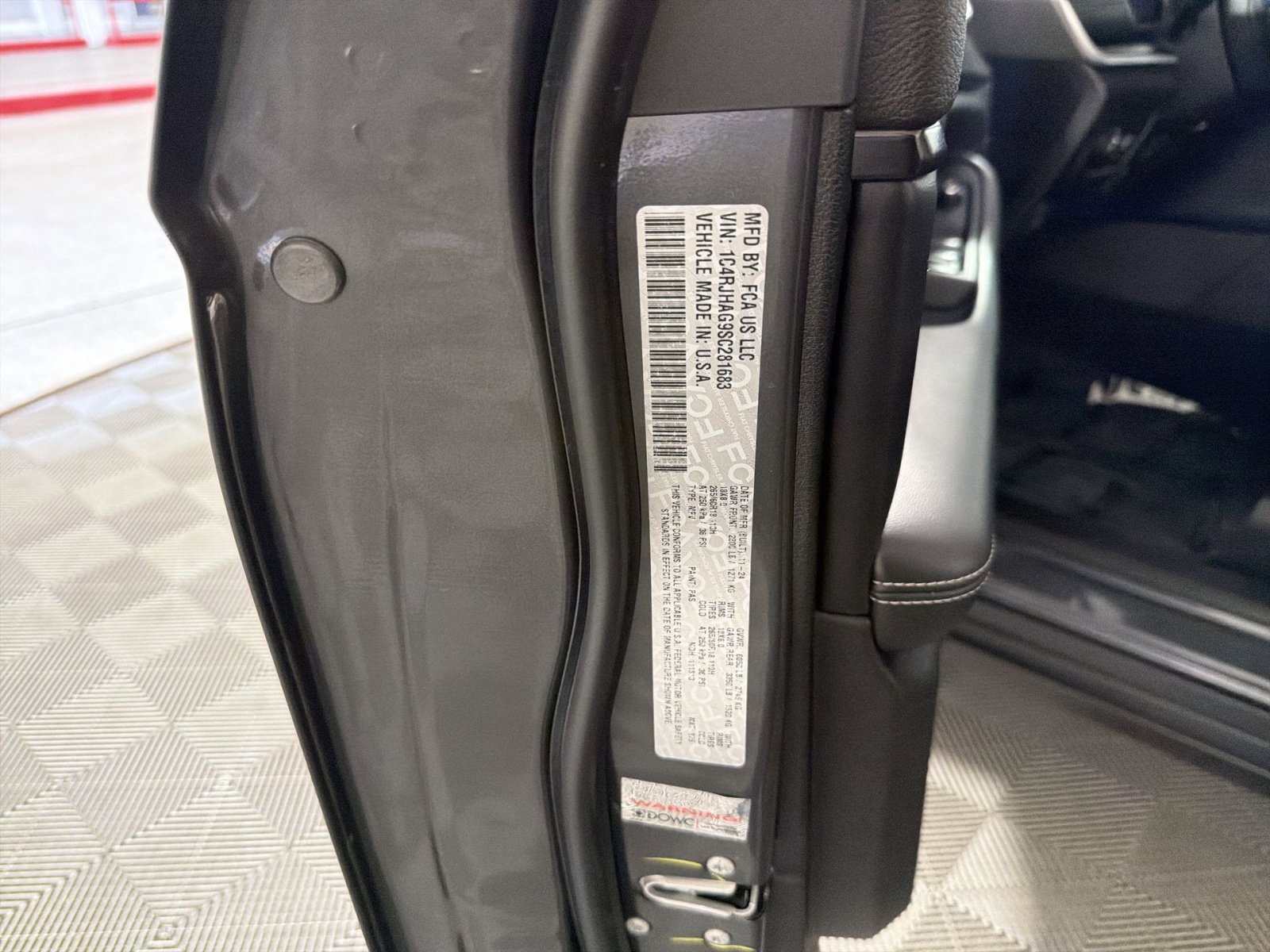 Used 2025 Jeep Grand Cherokee Altitude image 28