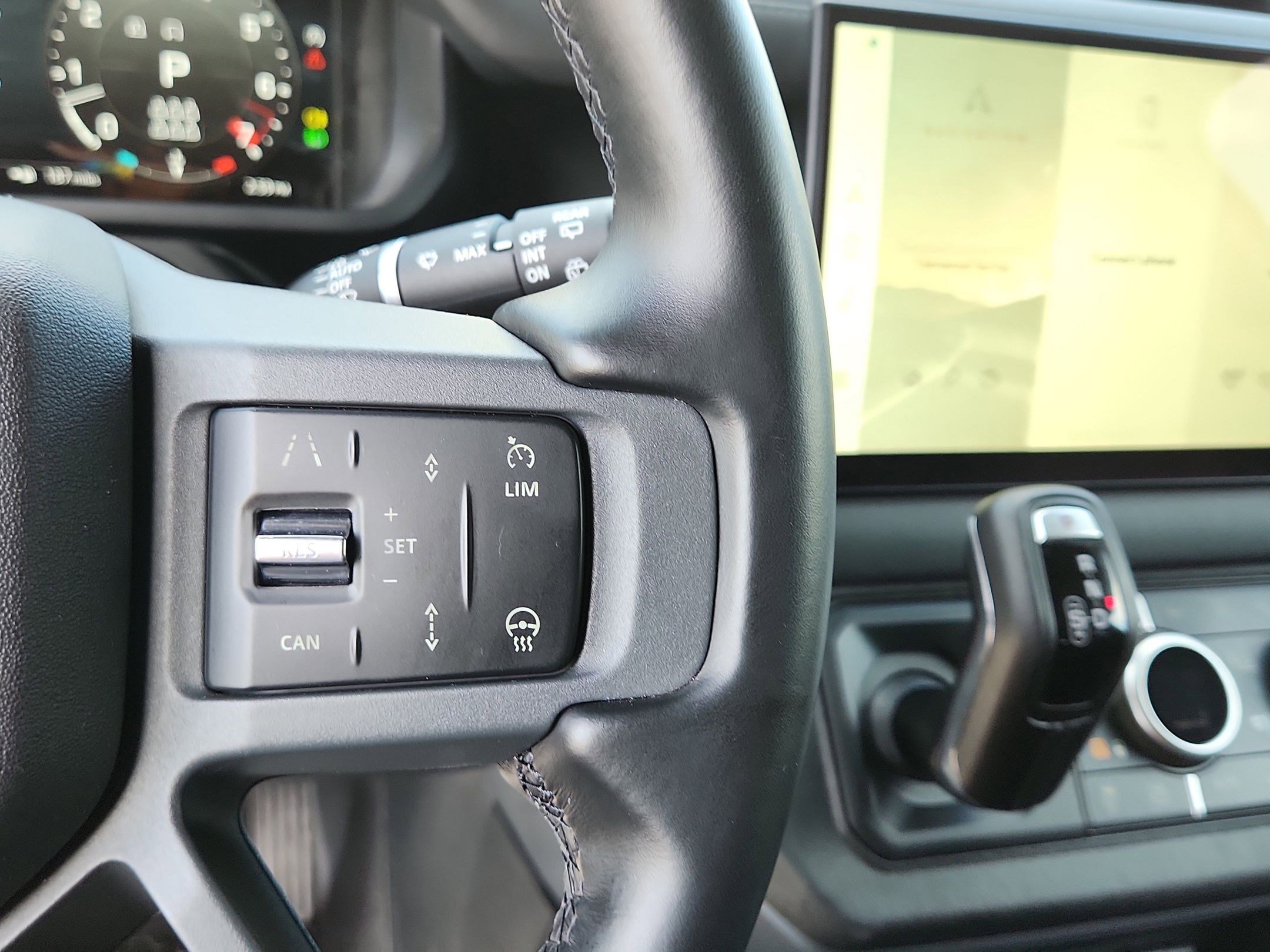 Certified 2024 Land Rover Defender 130 X-Dynamic SE image 17