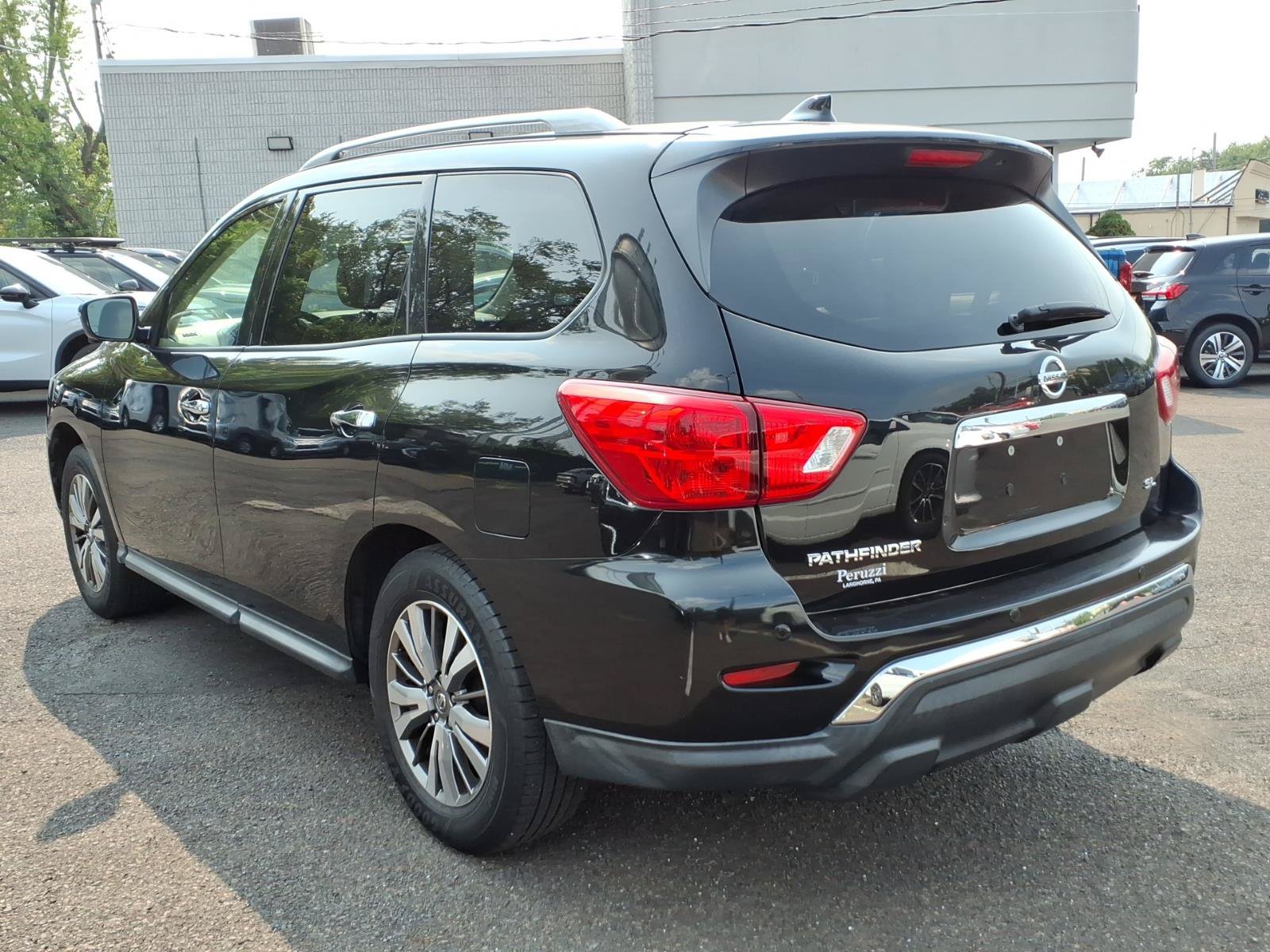 Used 2019 Nissan Pathfinder SL FWD image 6