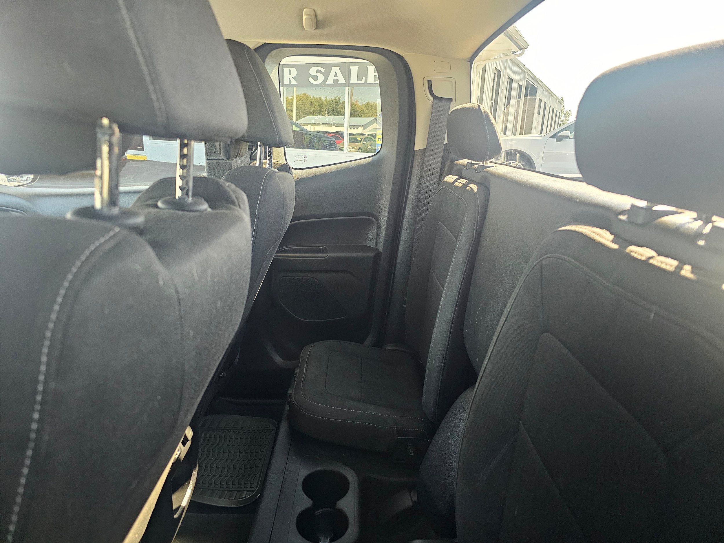 Used 2015 Chevrolet Colorado LT AWD/4WD image 11