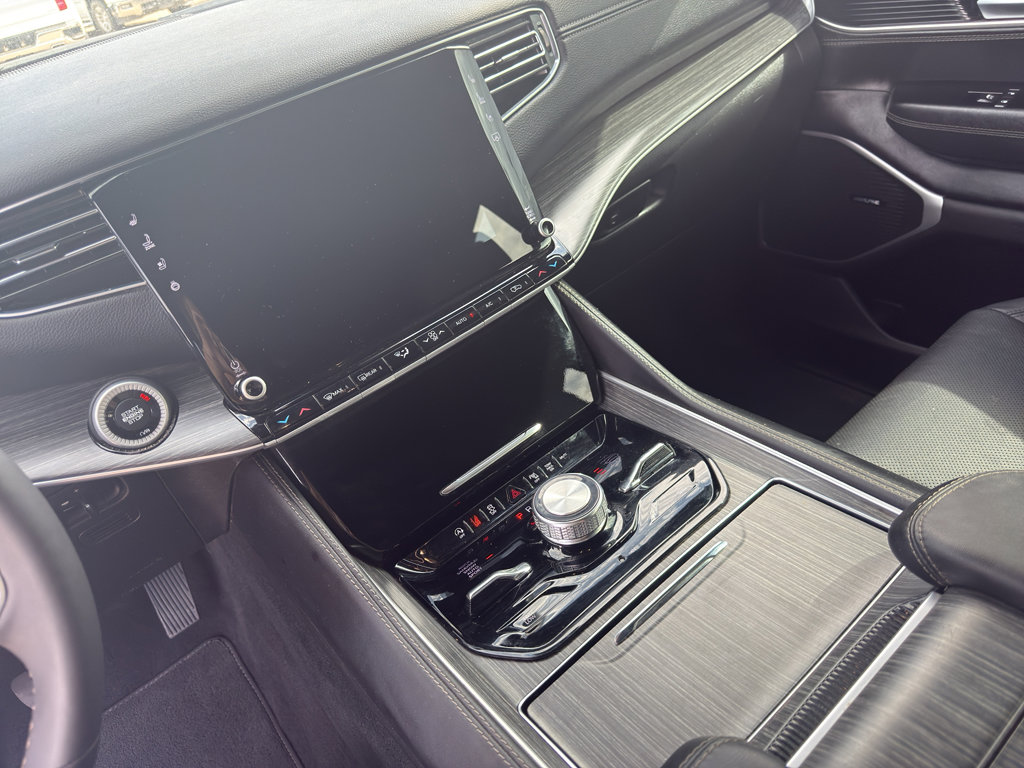 Used 2023 Jeep Wagoneer Series III w/ Preferred Equipment Group image 10