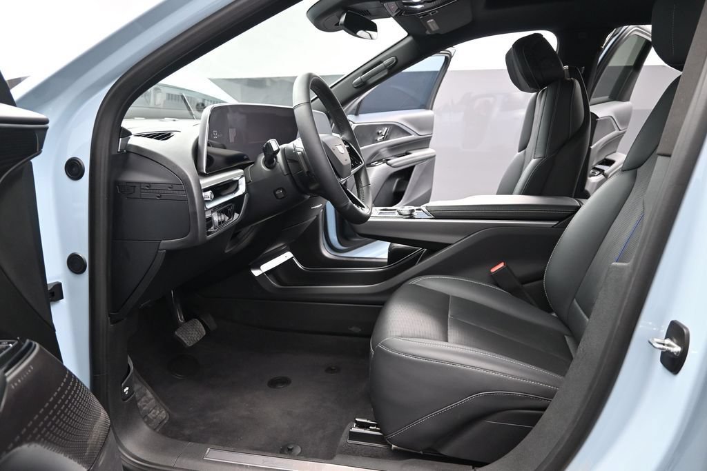 Certified 2024 Cadillac Lyriq Luxury AWD/4WD image 10