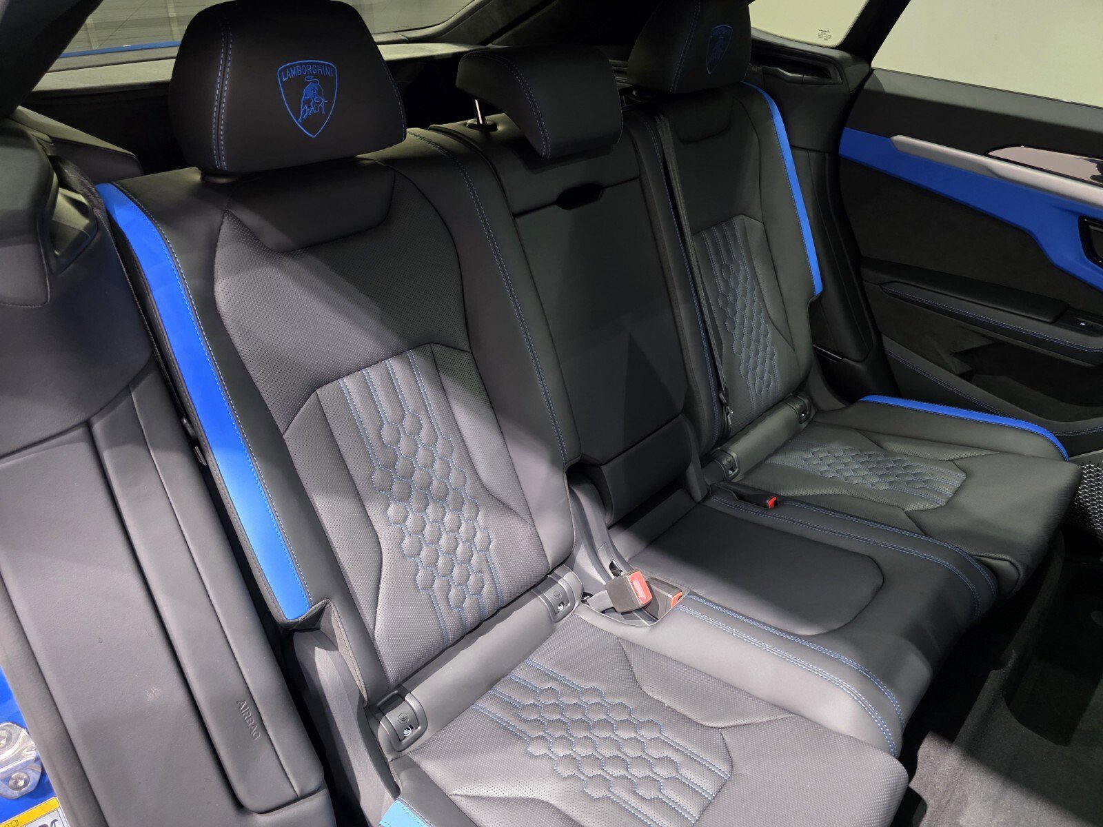 Used 2025 Lamborghini Urus SE image 22