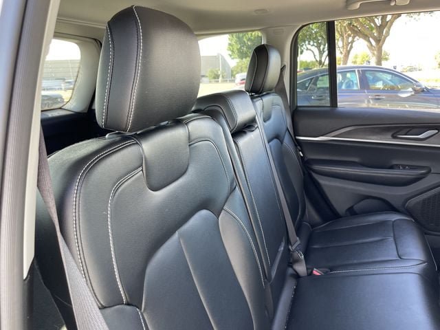 Used 2024 Jeep Grand Cherokee Limited w/ Black Appearance Package RWD image 28