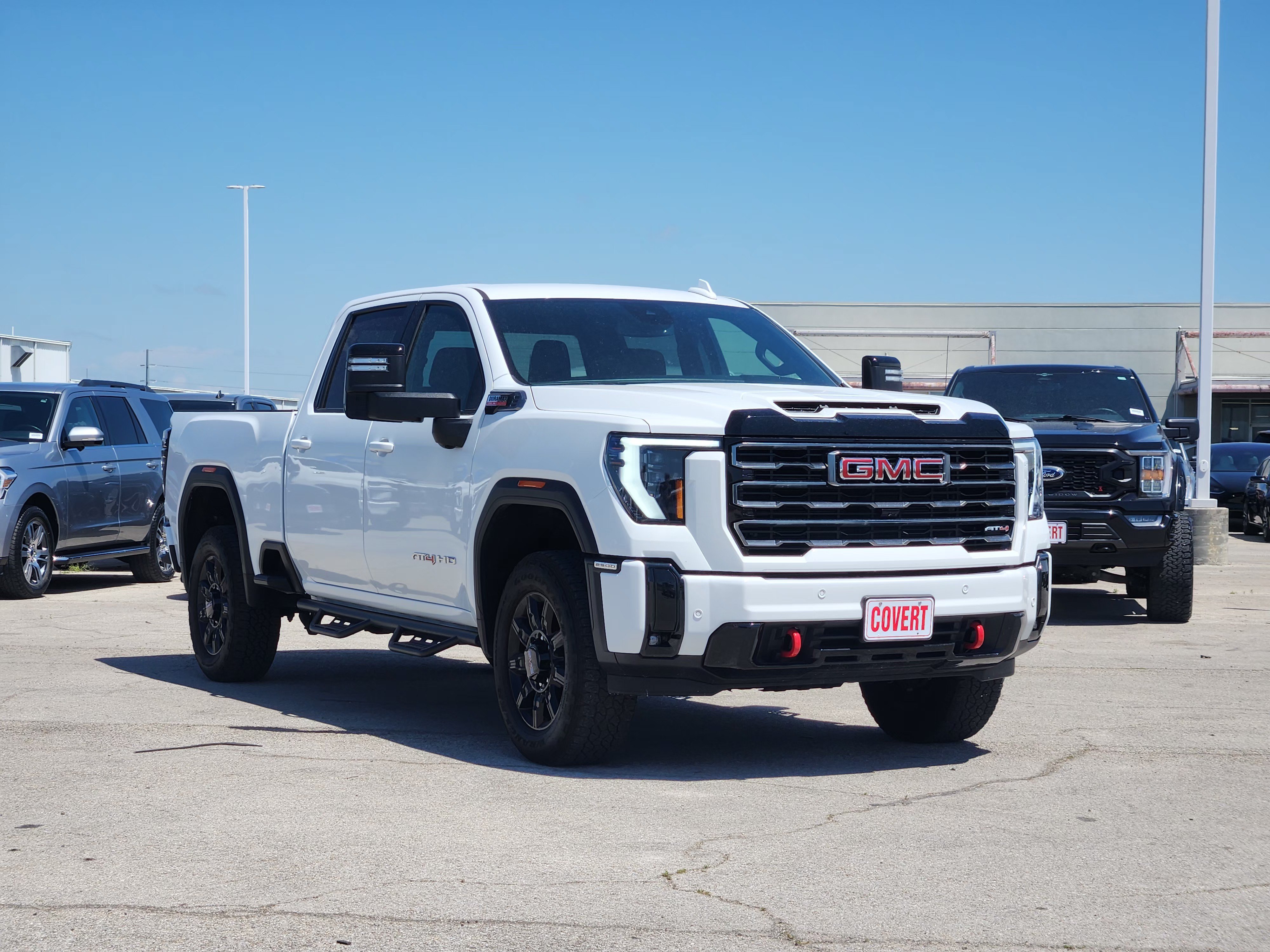 Used 2025 GMC Sierra 2500 AT4 AWD/4WD image 3