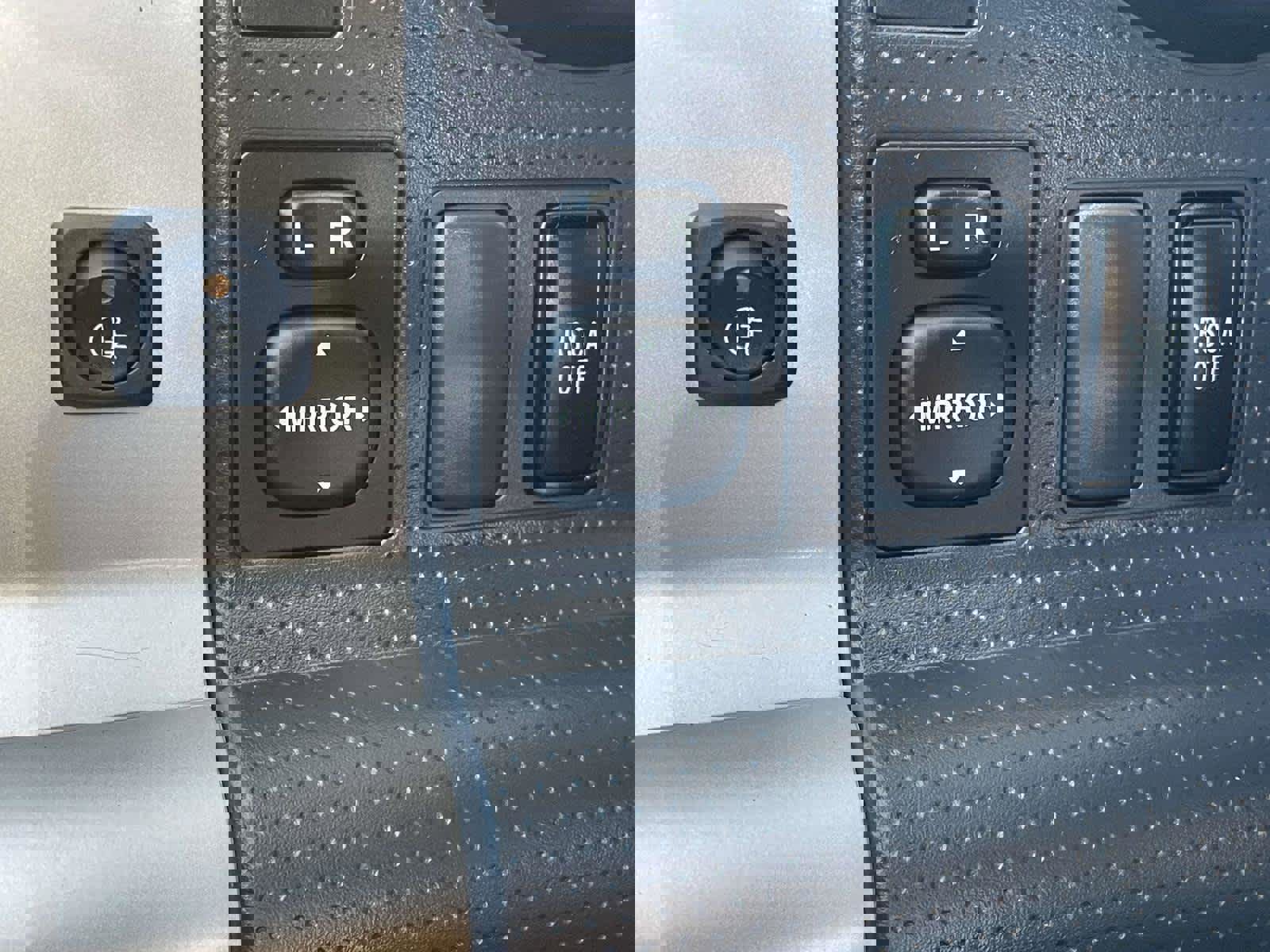 Used 2013 Toyota FJ Cruiser 2WD image 14