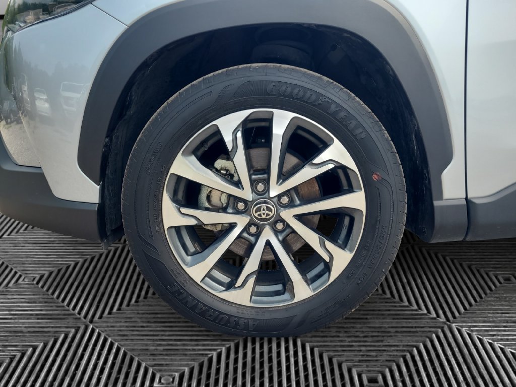 Used 2025 Toyota Corolla Cross XLE FWD image 14
