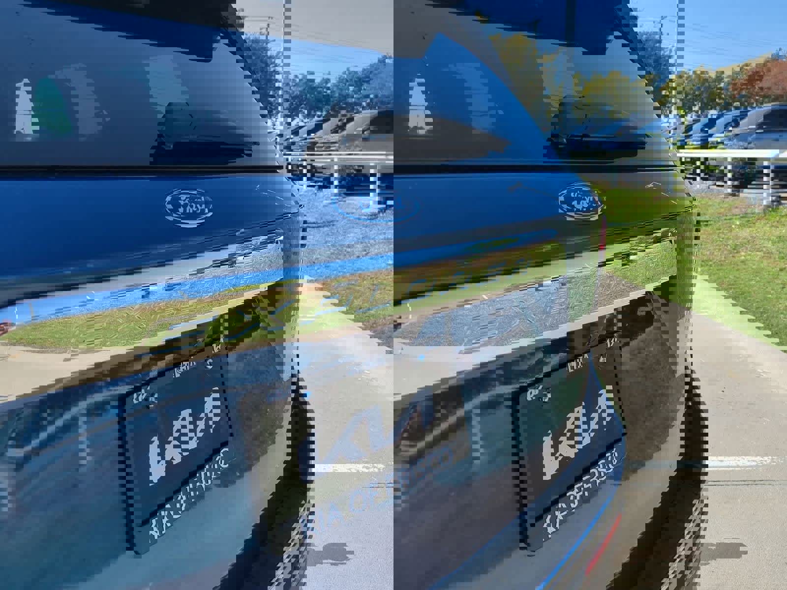 Used 2023 Ford Explorer Limited image 12