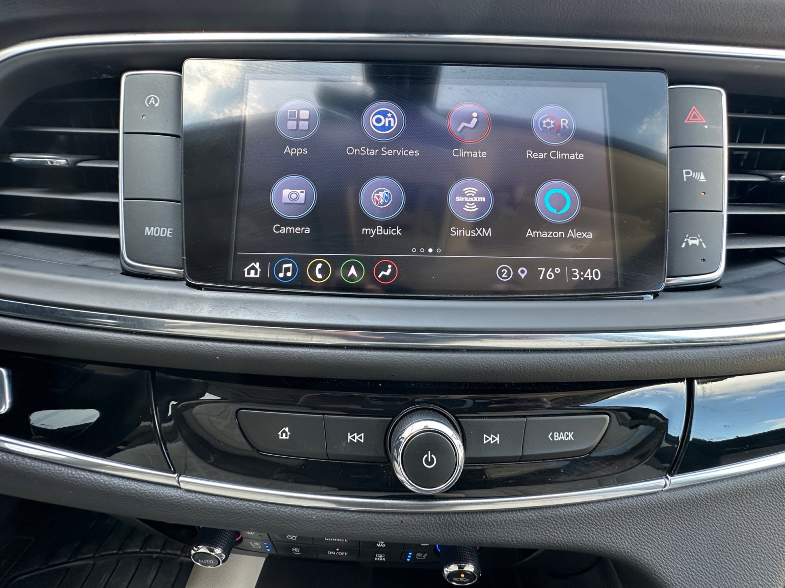 Used 2024 Buick Enclave Avenir w/ Avenir Technology Package image 16