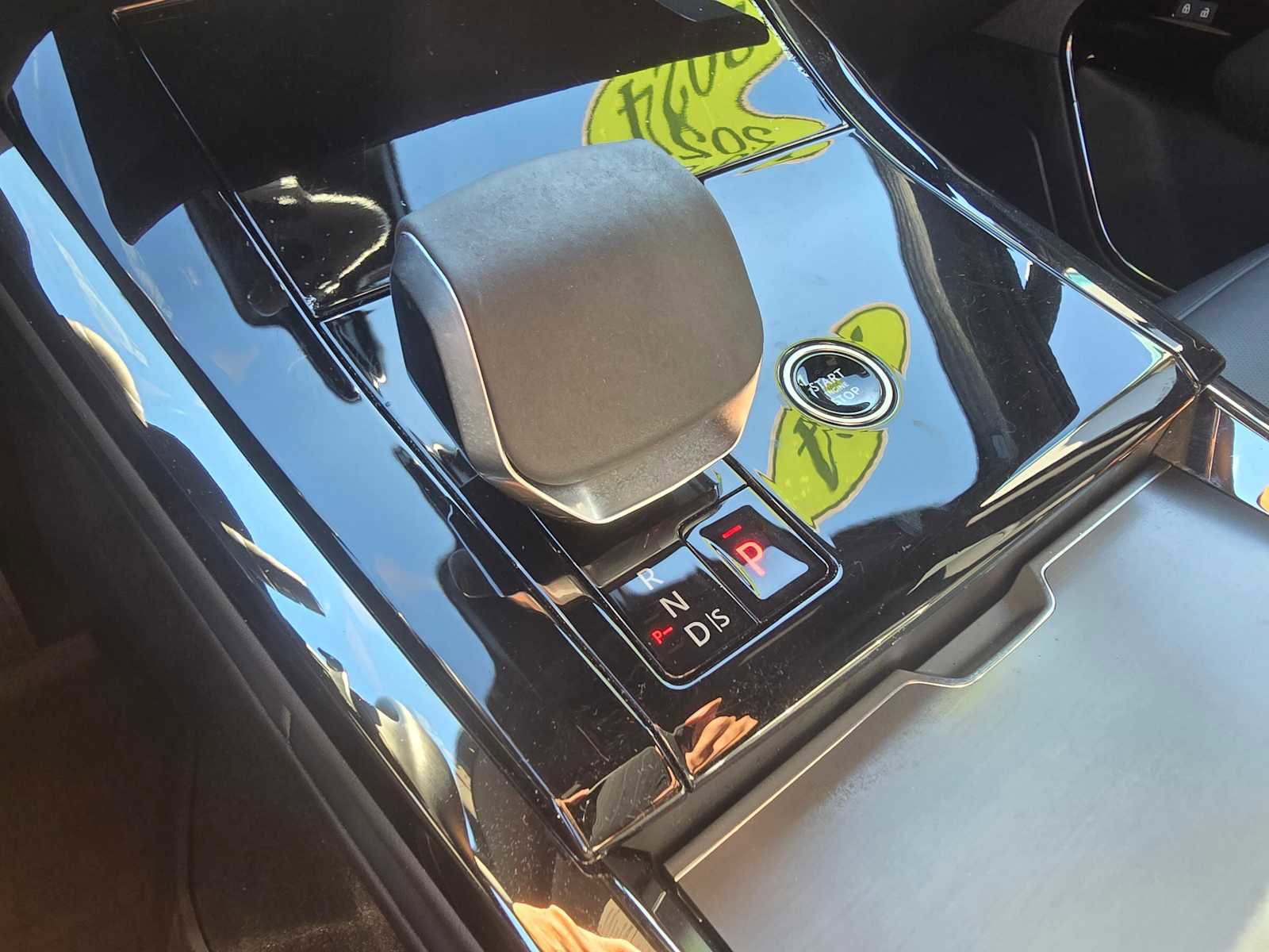 Used 2024 Land Rover Range Rover Sport SE image 31