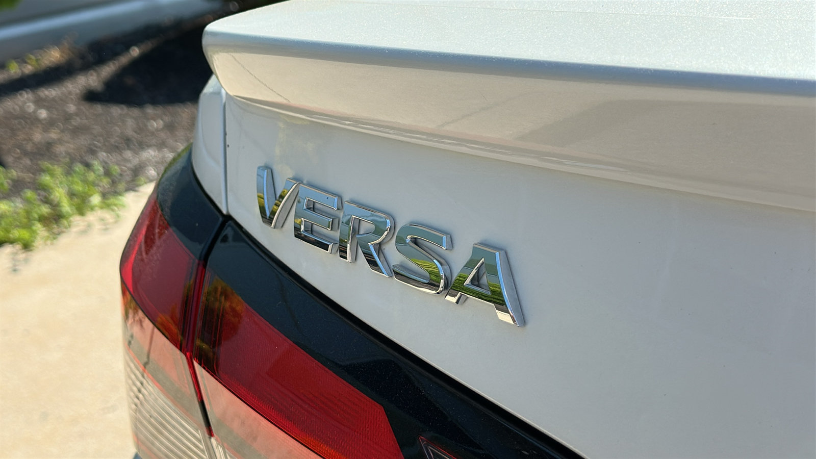 Certified 2025 Nissan Versa SR w/ Trunk Package FWD image 9