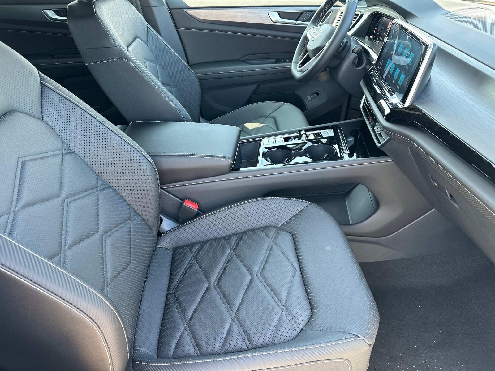 New 2025 Volkswagen Atlas Cross Sport SE image 4