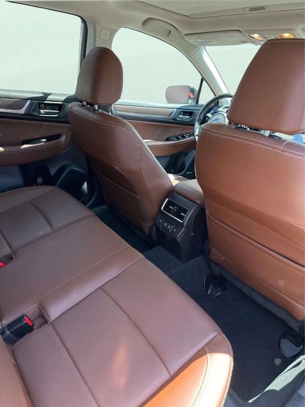 Used 2019 Subaru Outback 2.5i Touring w/ Popular Package #3A AWD/4WD image 12