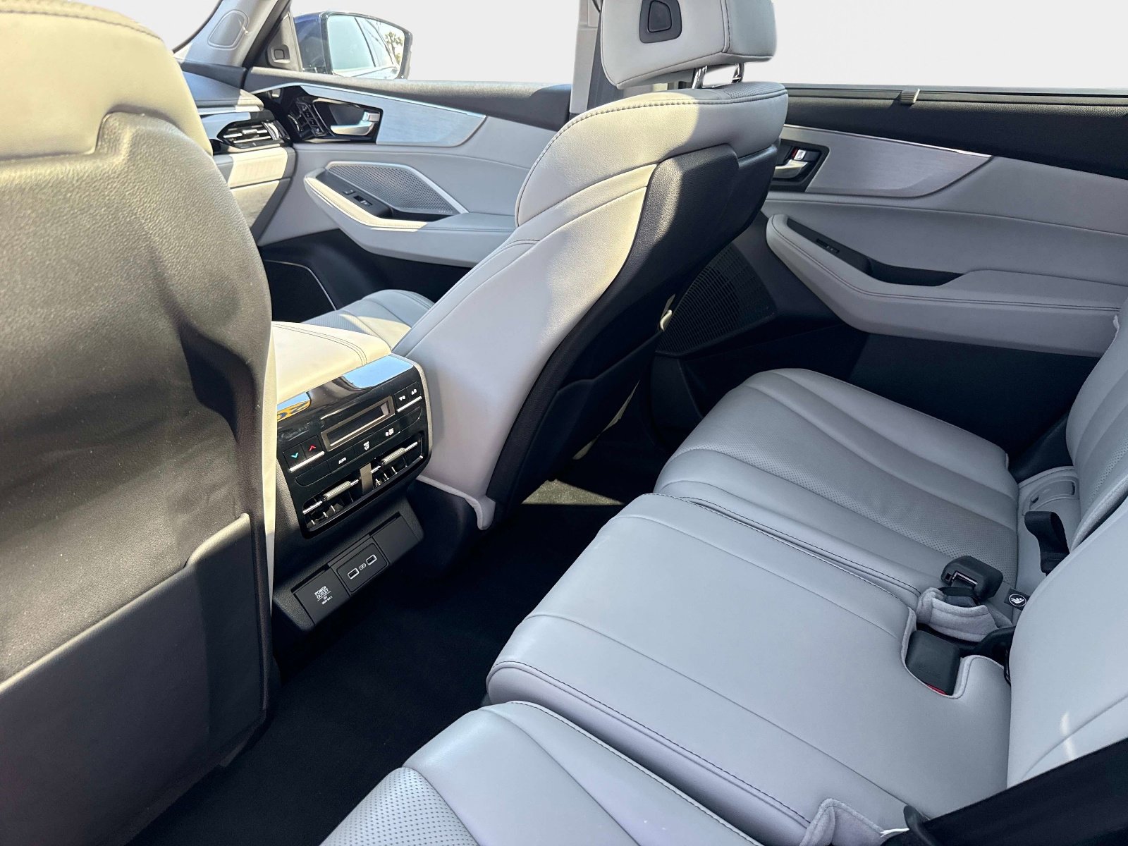 Used 2023 Acura MDX FWD w/ Technology Package image 15