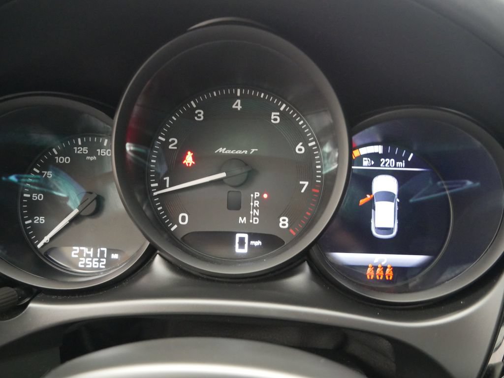 Certified 2023 Porsche Macan Turbo AWD/4WD image 38