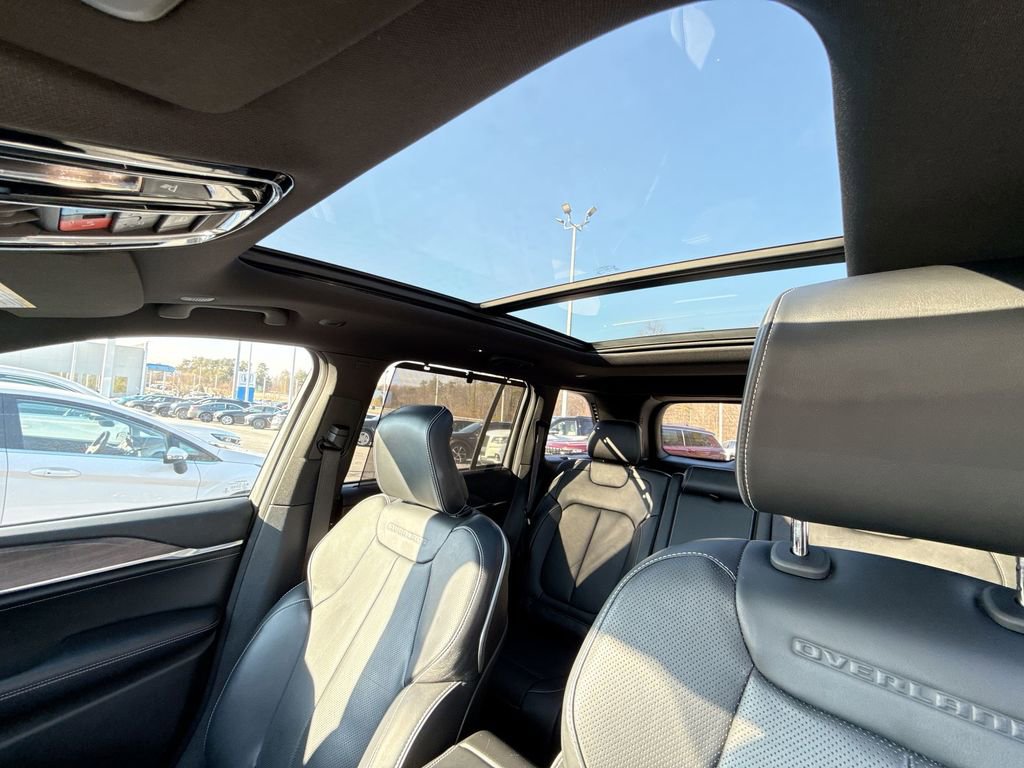 Used 2022 Jeep Grand Cherokee Overland w/ Luxury Tech Group IV image 16