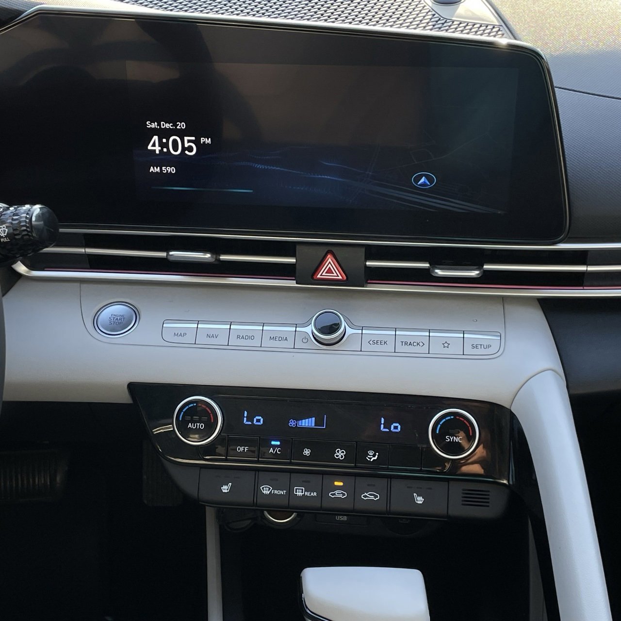 Used 2025 Hyundai Elantra Limited image 17