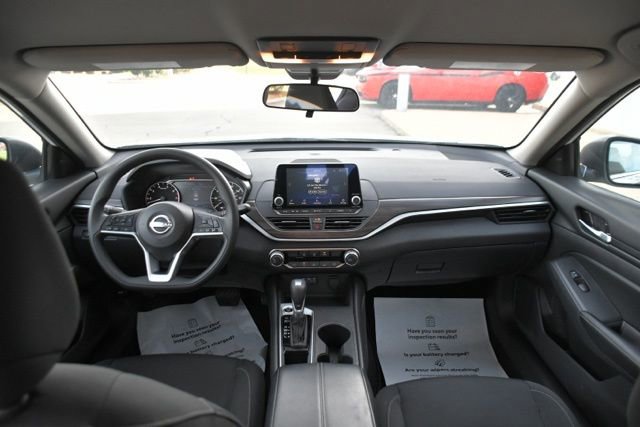 Used 2025 Nissan Altima 2.5 SV image 10