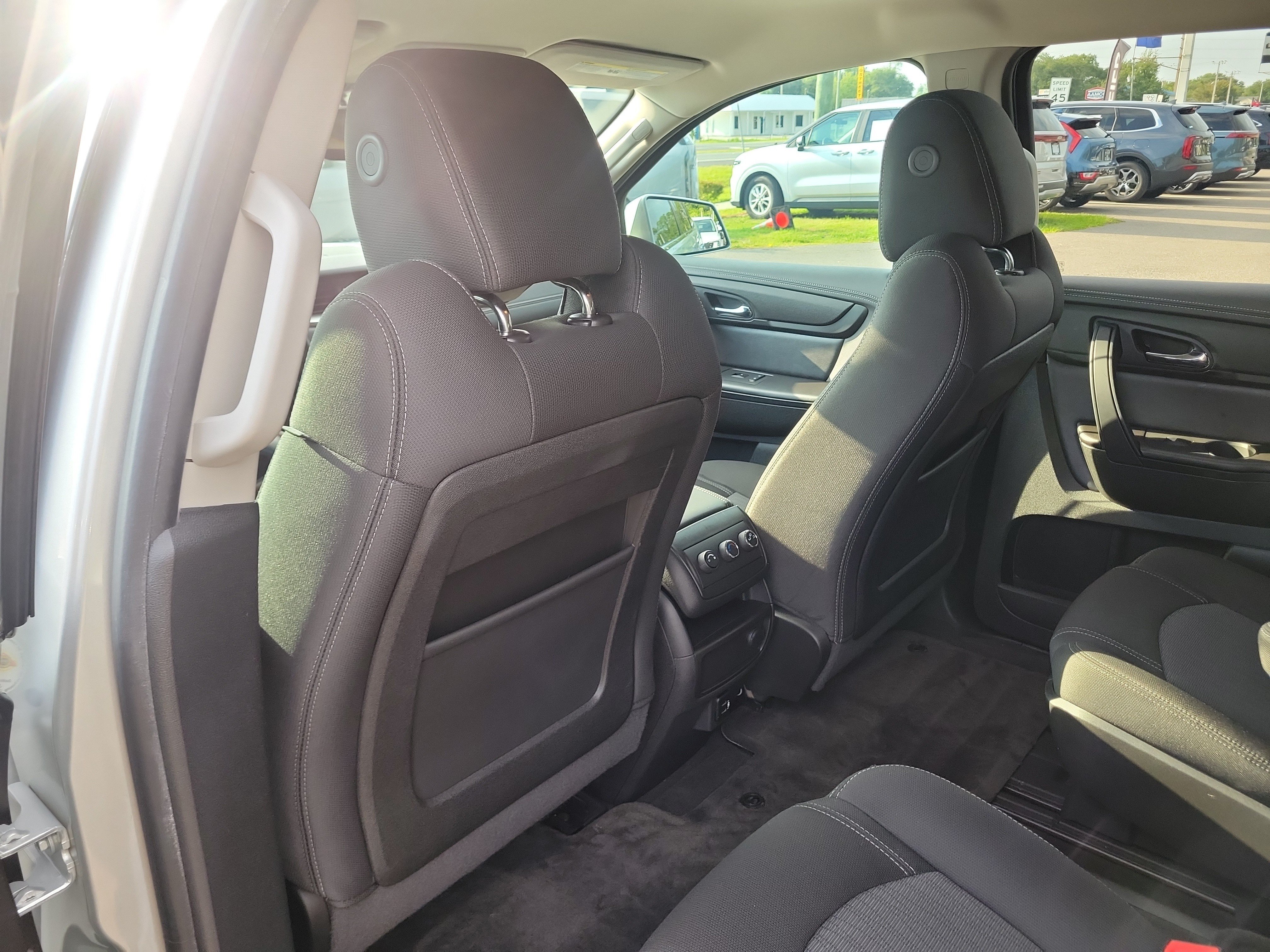 Used 2017 Chevrolet Traverse LT FWD image 15