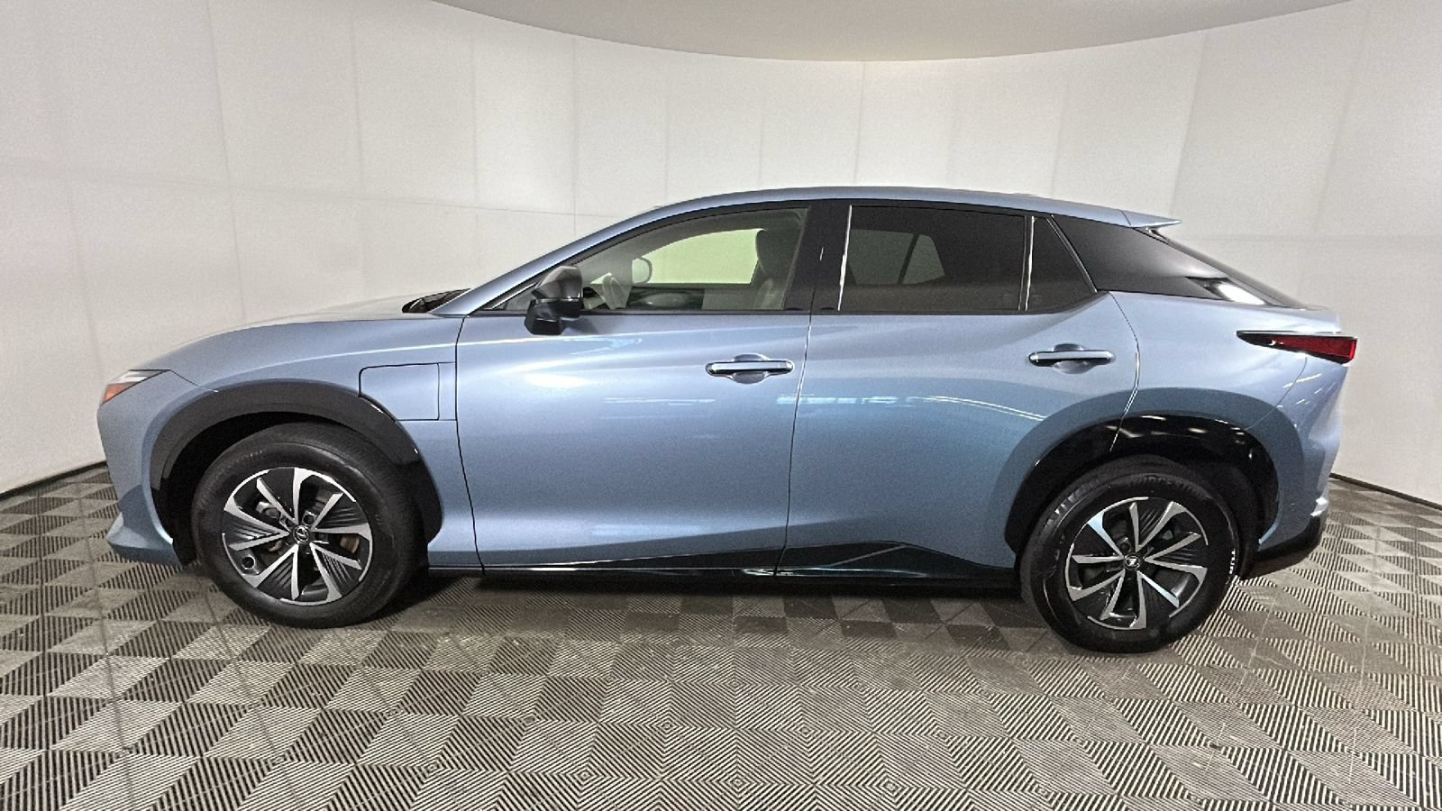 Used 2023 Lexus RZ 450e Premium w/ Technology Package AWD/4WD image 6