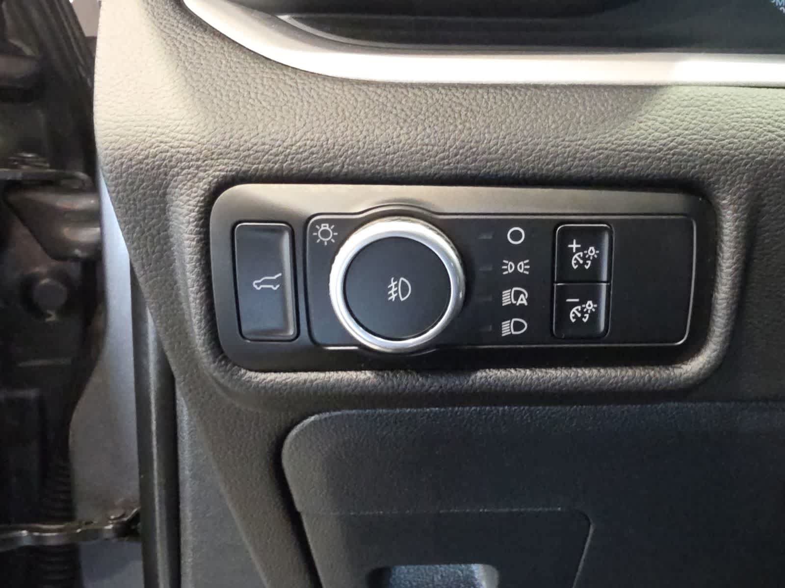 Used 2024 Ford Explorer XLT w/ Equipment Group 202A AWD/4WD image 19