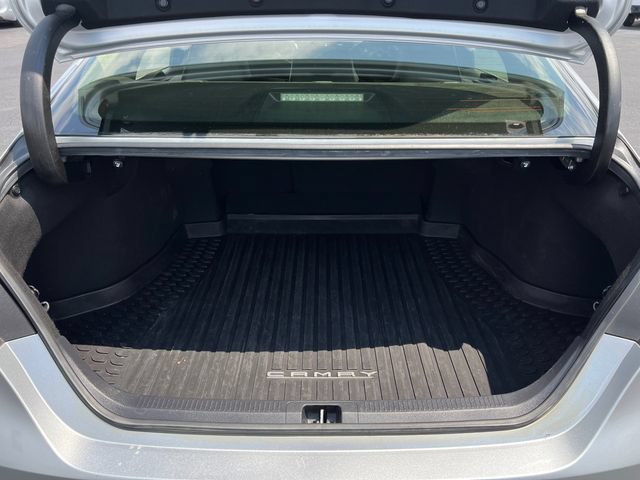 Used 2018 Toyota Camry SE FWD image 7