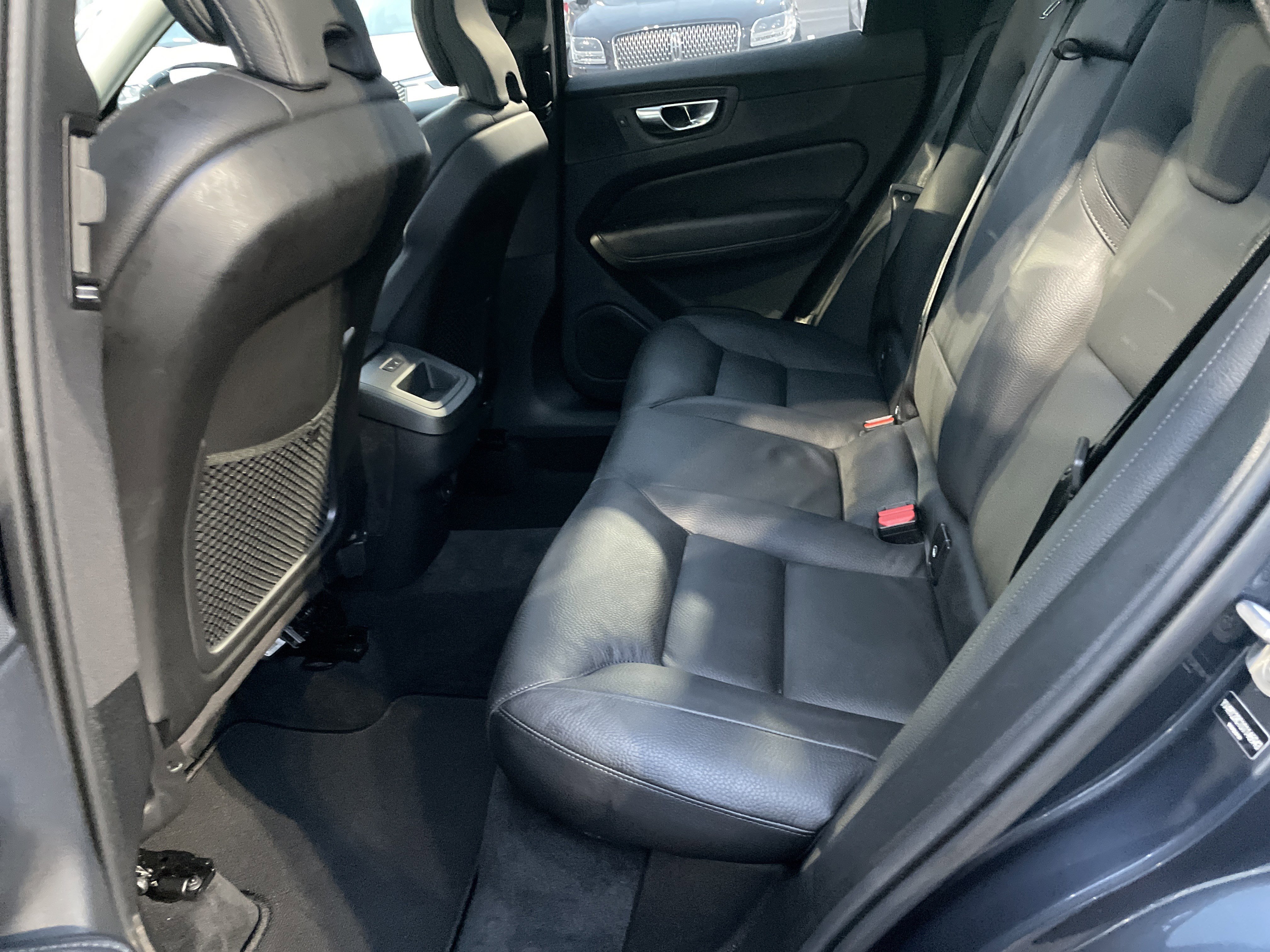 Used 2025 Volvo XC60 B5 Plus image 33