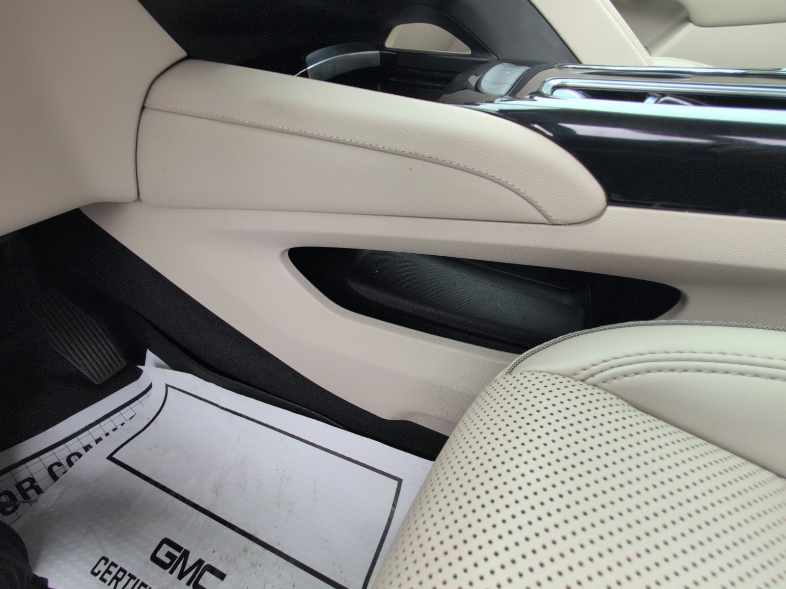Used 2022 Buick Envision Essence w/ Safety Package FWD image 20
