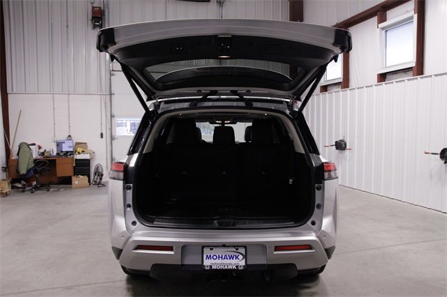 Used 2023 Nissan Pathfinder Platinum image 22