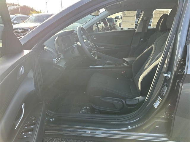 Used 2025 Hyundai Elantra SE image 19