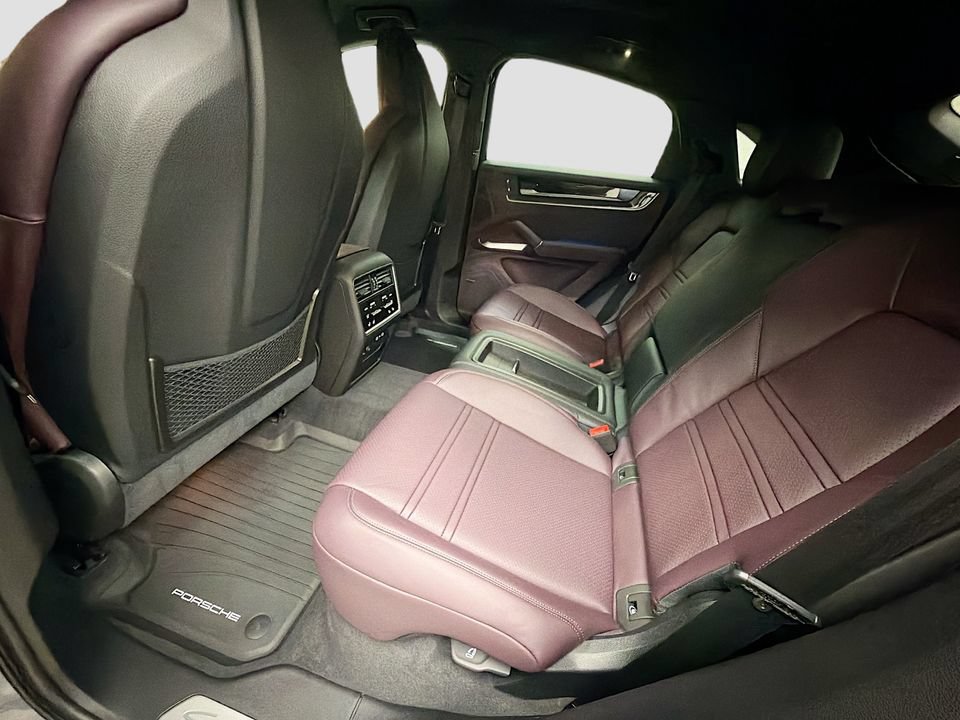 New 2026 Porsche Cayenne Coupe AWD/4WD image 24
