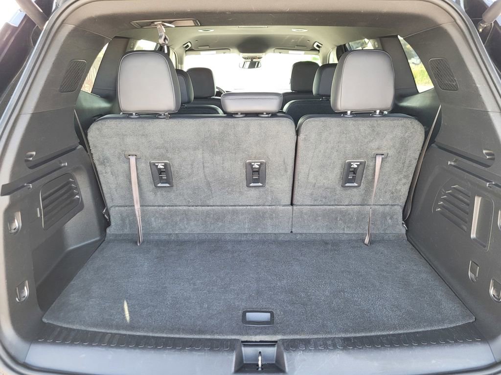 Used 2024 GMC Acadia Elevation image 10