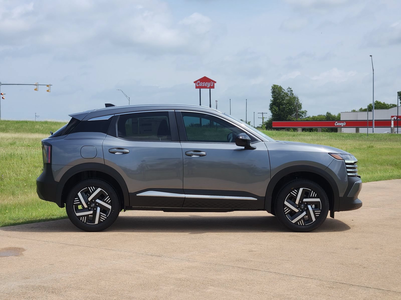 New 2026 Nissan Kicks SV w/ SV Premium Package FWD image 7