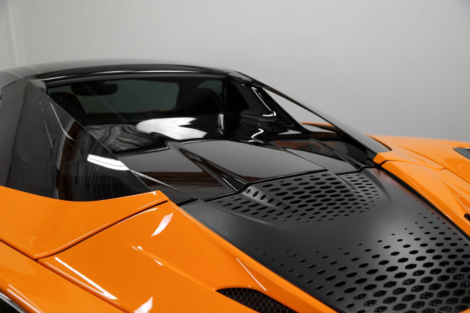 Used 2026 McLaren 750S Spider RWD image 25